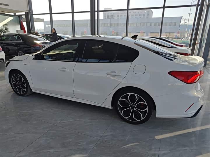 Фото 5 - Ford Focus