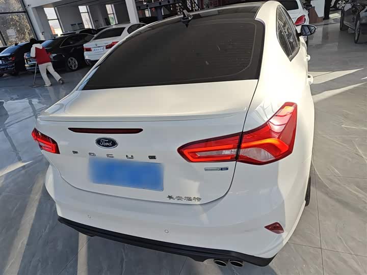 Фото 6 - Ford Focus