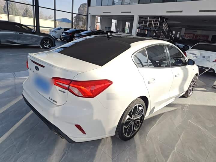 Фото 7 - Ford Focus