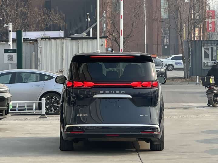 Фото 7 - Denza D9