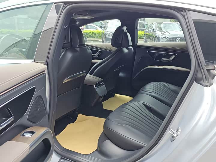 Фото 8 - Mercedes-Benz EQS