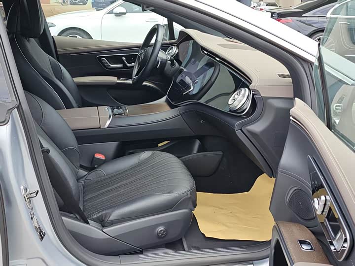 Фото 9 - Mercedes-Benz EQS