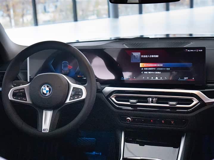 Фото 28 - BMW i3