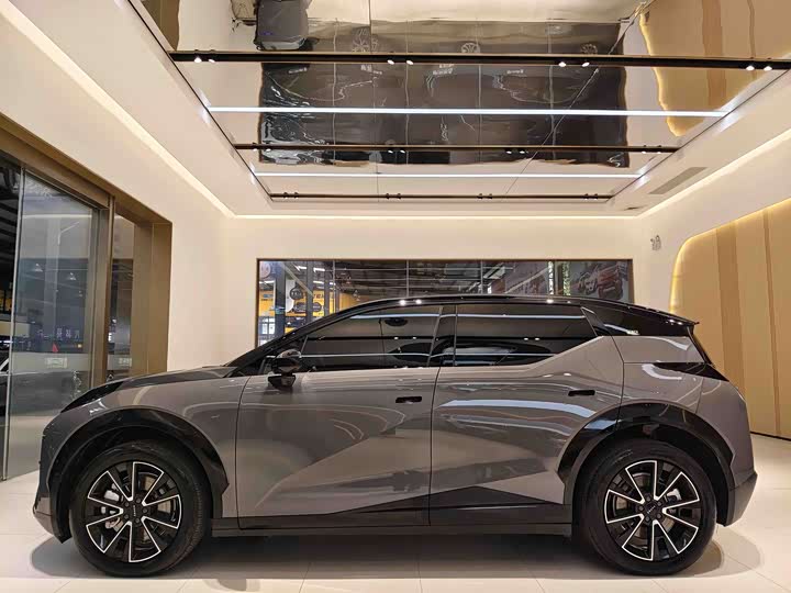 Фото 2 - Zeekr X