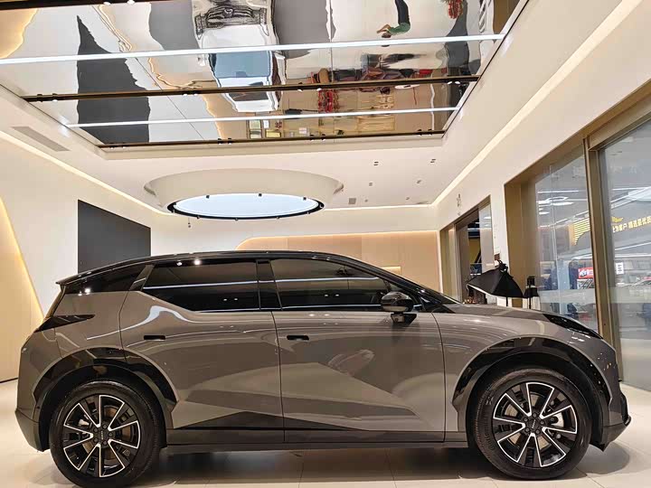 Фото 5 - Zeekr X