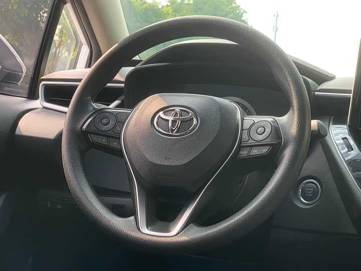 Фото 19 - Toyota Corolla