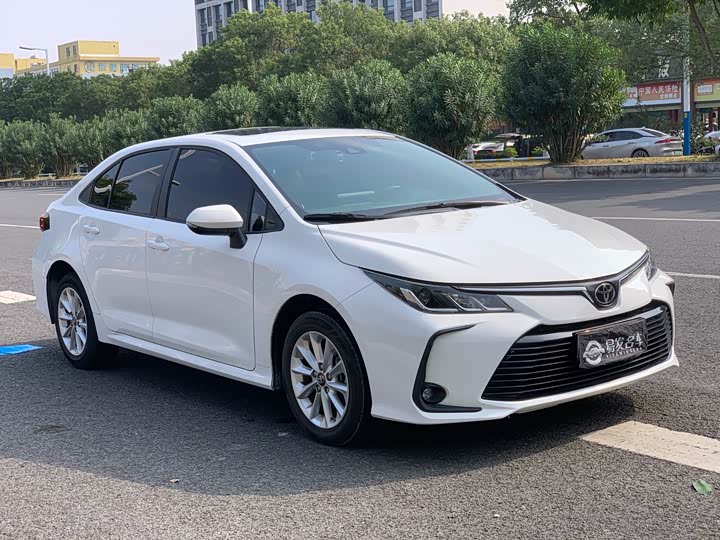 Фото 3 - Toyota Corolla