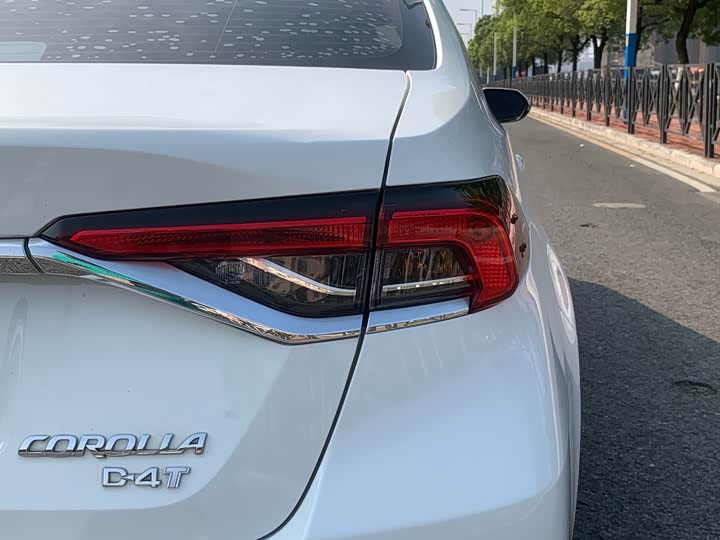 Фото 9 - Toyota Corolla