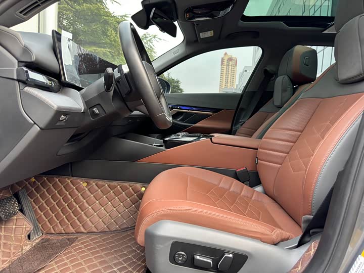 Фото 10 - BMW i5