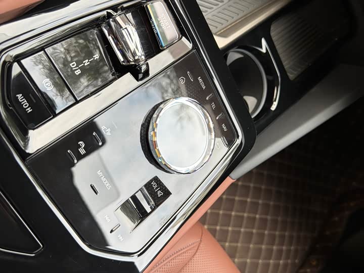 Фото 13 - BMW i5