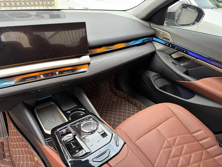 Фото 16 - BMW i5