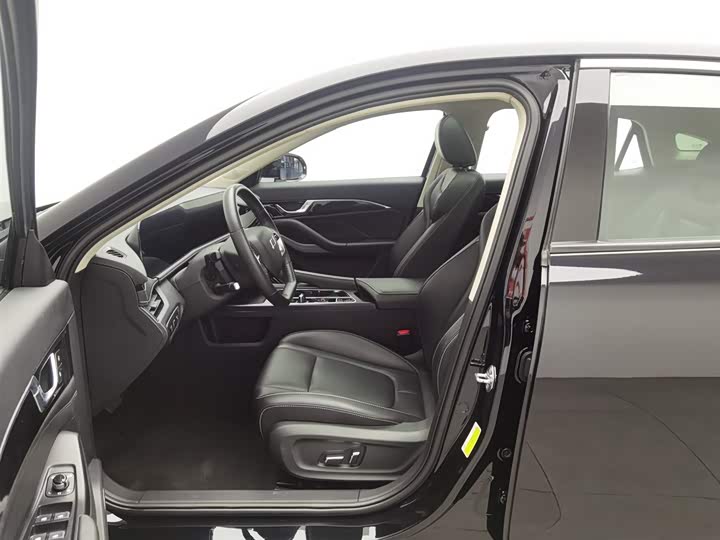 Фото 10 - Bestune B70