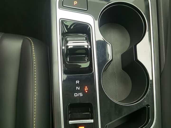 Фото 13 - Bestune B70