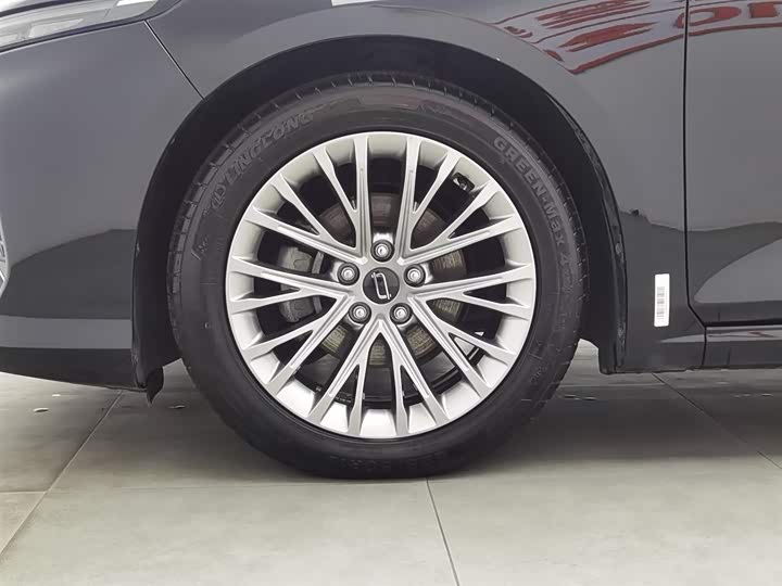 Фото 17 - Bestune B70