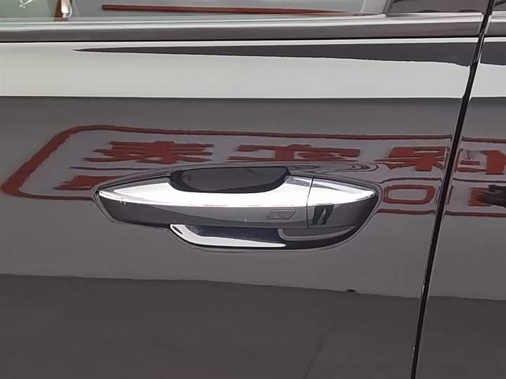 Фото 18 - Bestune B70