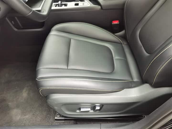 Фото 20 - Bestune B70