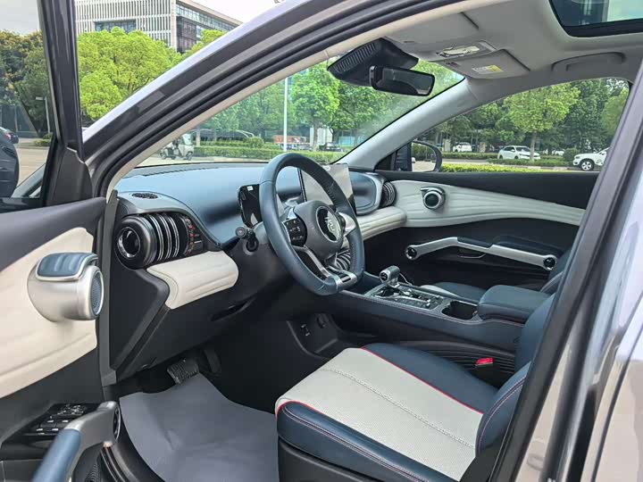 Фото 4 - BYD Yuan Plus