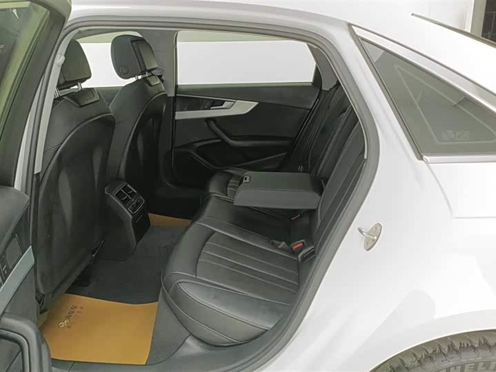 Фото 11 - Audi A4L