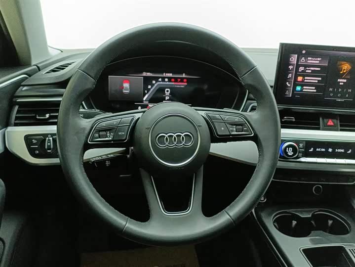 Фото 15 - Audi A4L