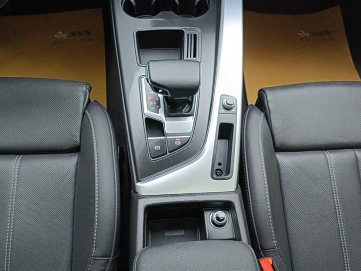 Фото 16 - Audi A4L