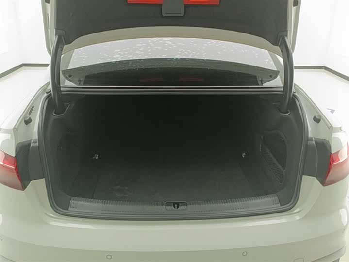 Фото 4 - Audi A4L