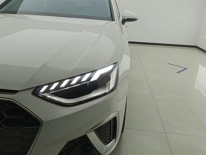 Фото 5 - Audi A4L