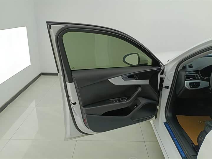 Фото 7 - Audi A4L