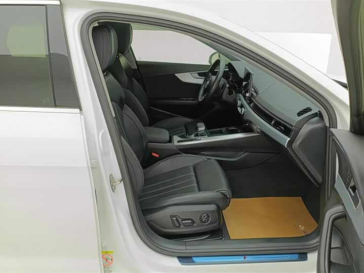 Фото 8 - Audi A4L