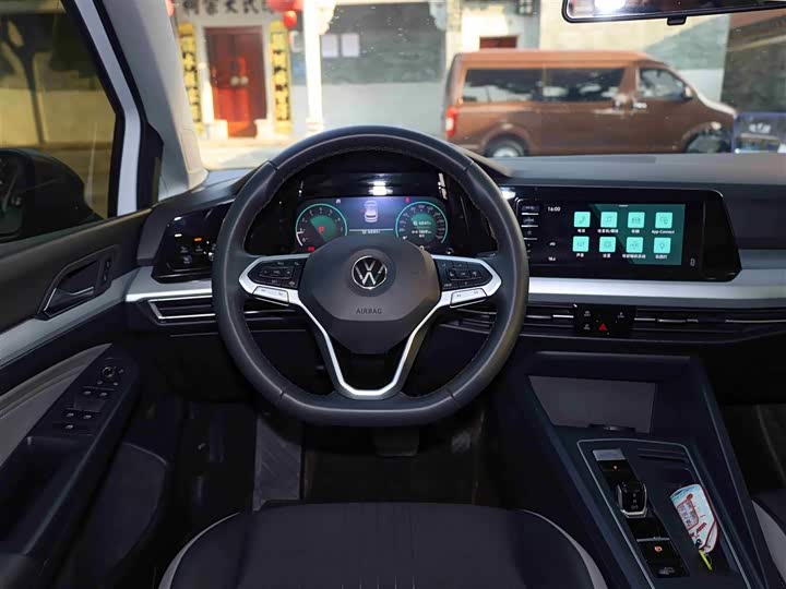 Фото 11 - Volkswagen Golf