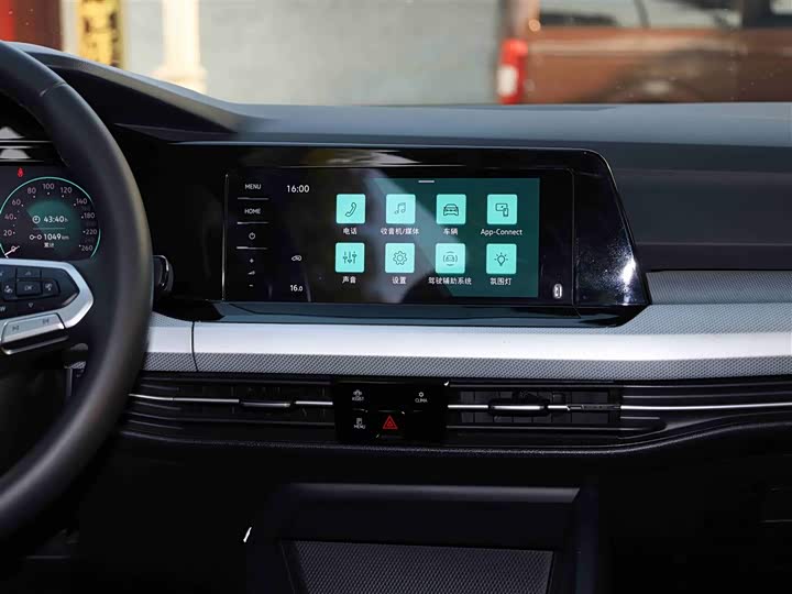 Фото 12 - Volkswagen Golf