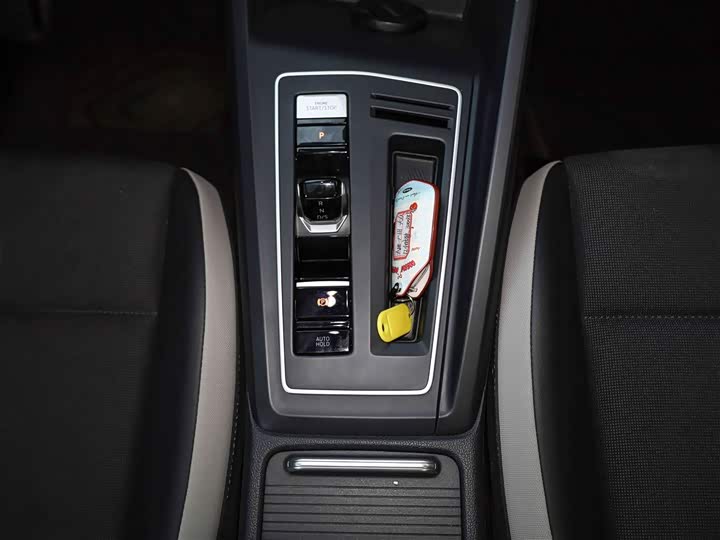 Фото 13 - Volkswagen Golf