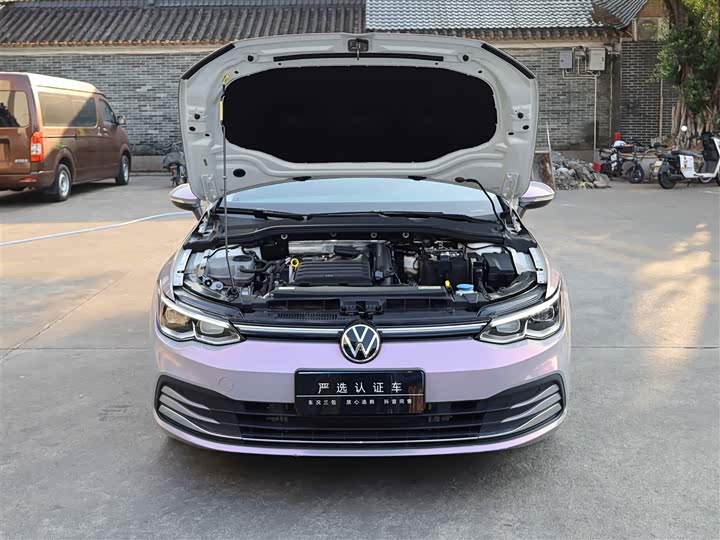 Фото 14 - Volkswagen Golf