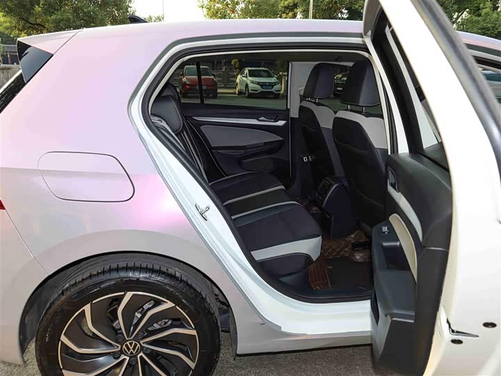 Фото 18 - Volkswagen Golf