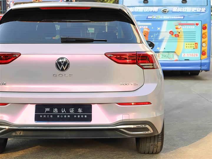 Фото 24 - Volkswagen Golf