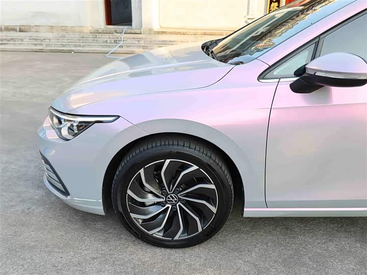 Фото 27 - Volkswagen Golf