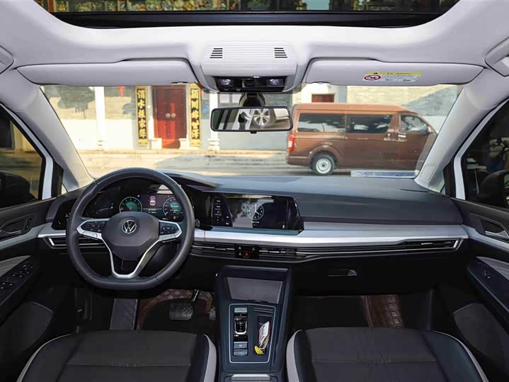 Фото 5 - Volkswagen Golf