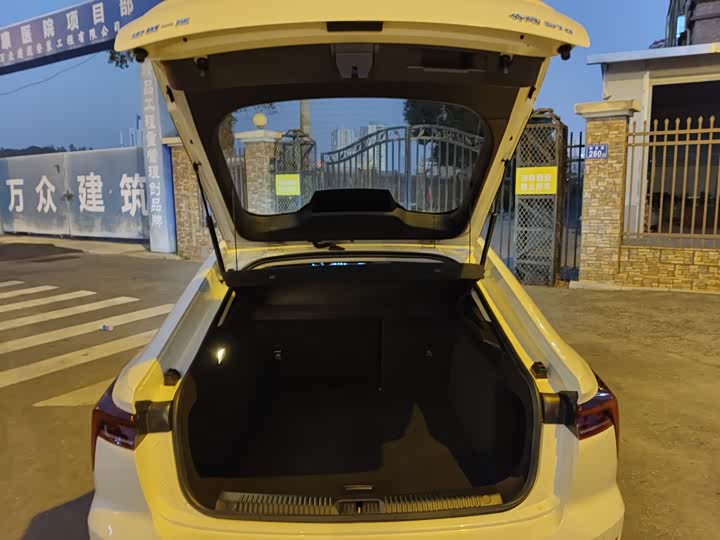 Фото 11 - Bestune B70