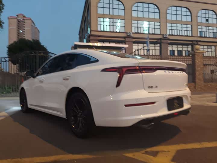 Фото 7 - Bestune B70