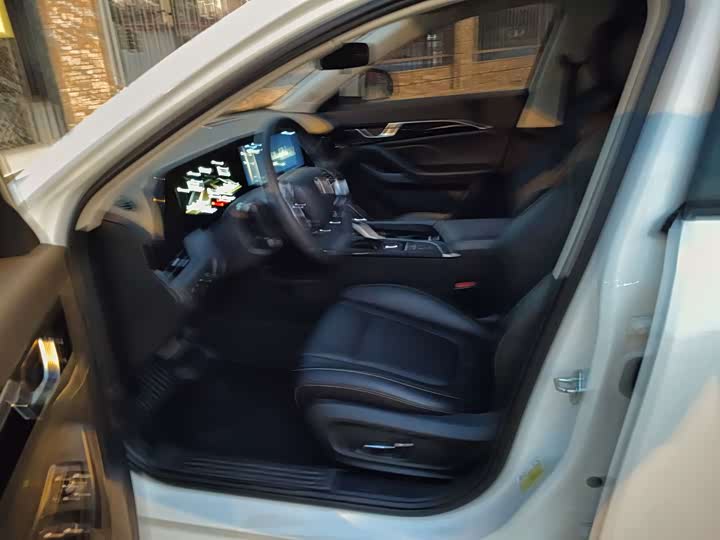 Фото 9 - Bestune B70