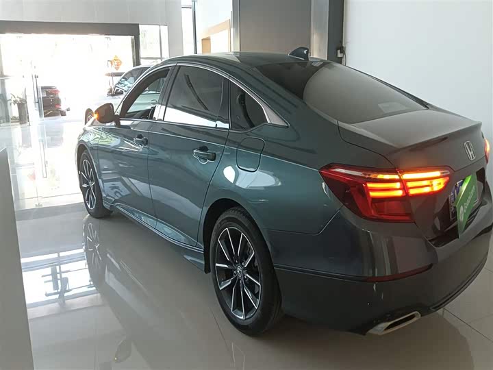 Фото 5 - Honda Inspire