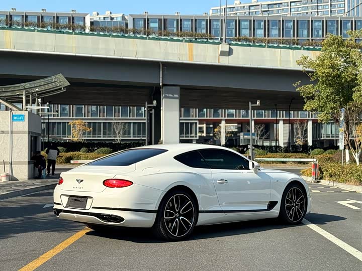 Фото 9 - Bentley Continental GT