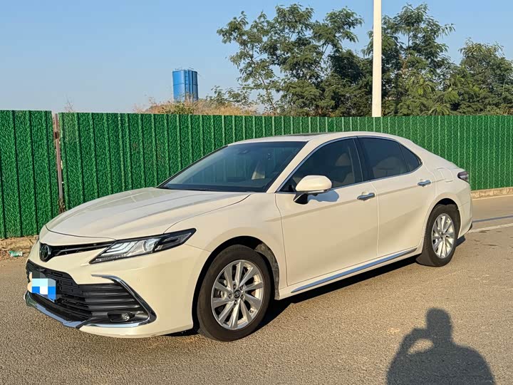 Фото 1 - Toyota Camry