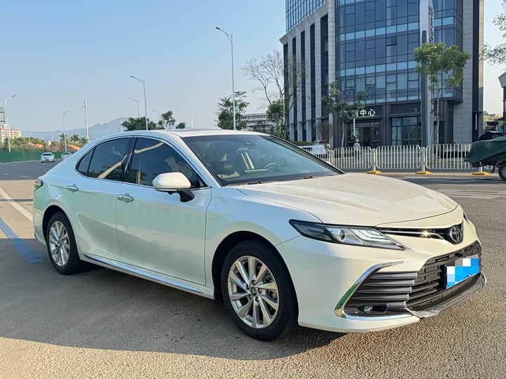 Фото 3 - Toyota Camry