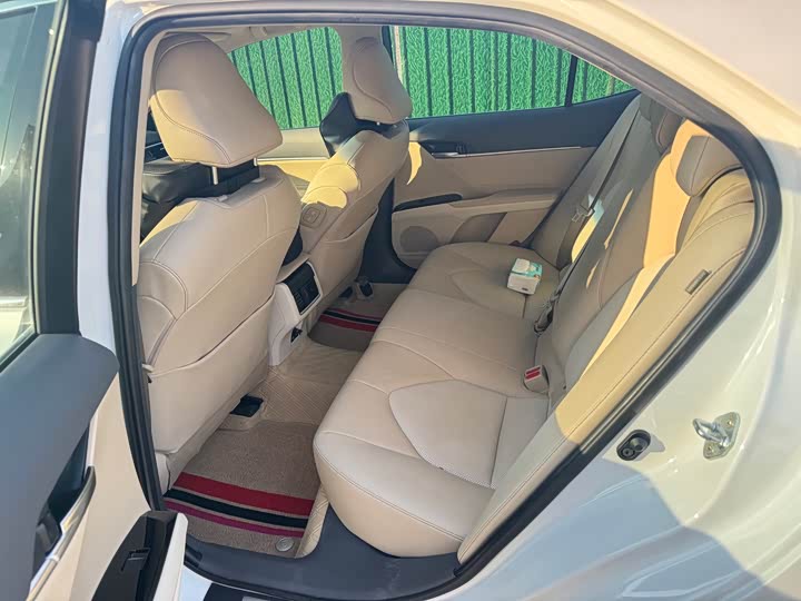 Фото 5 - Toyota Camry