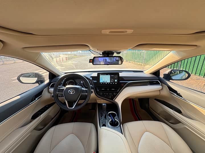 Фото 6 - Toyota Camry