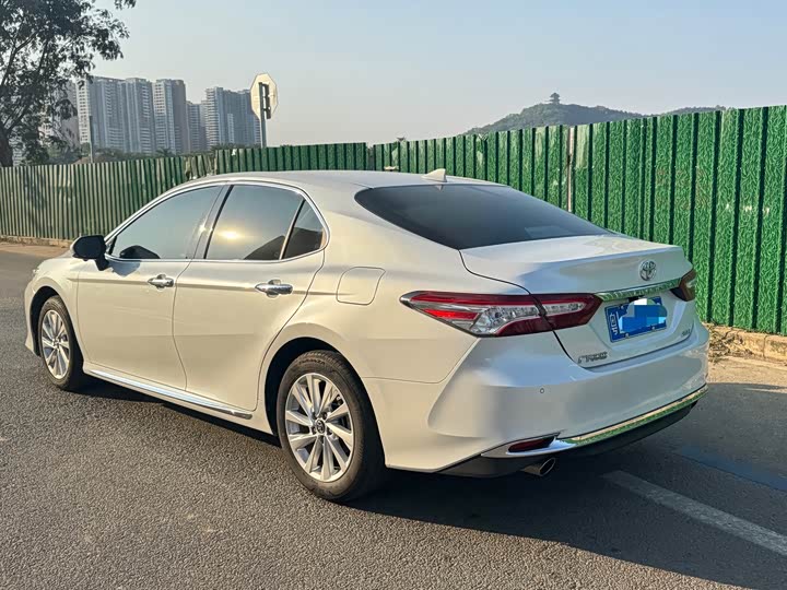 Фото 9 - Toyota Camry