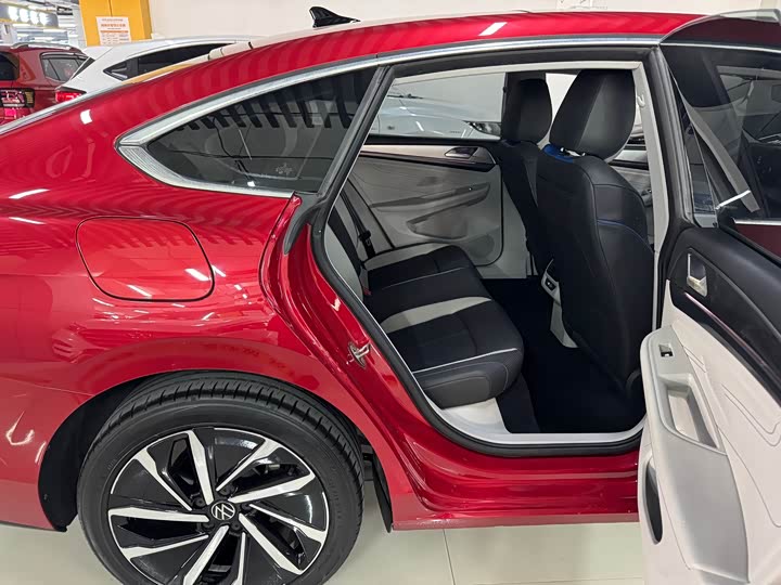 Фото 11 - Volkswagen Lamando L