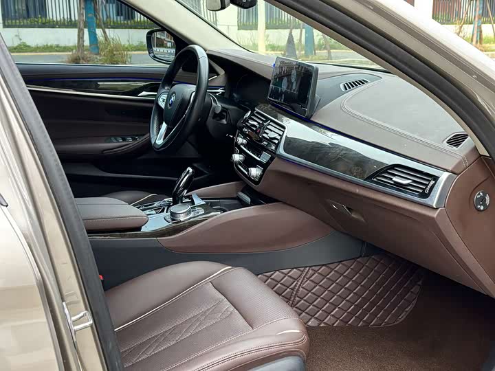 Фото 5 - BMW 5 Series