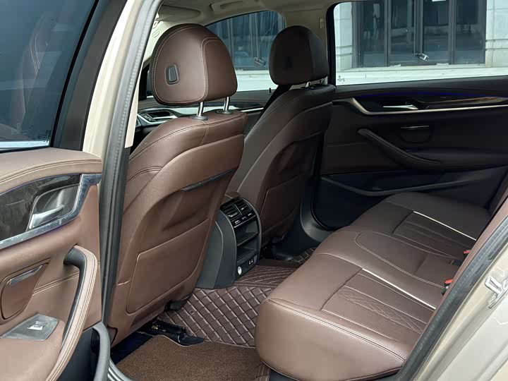 Фото 6 - BMW 5 Series