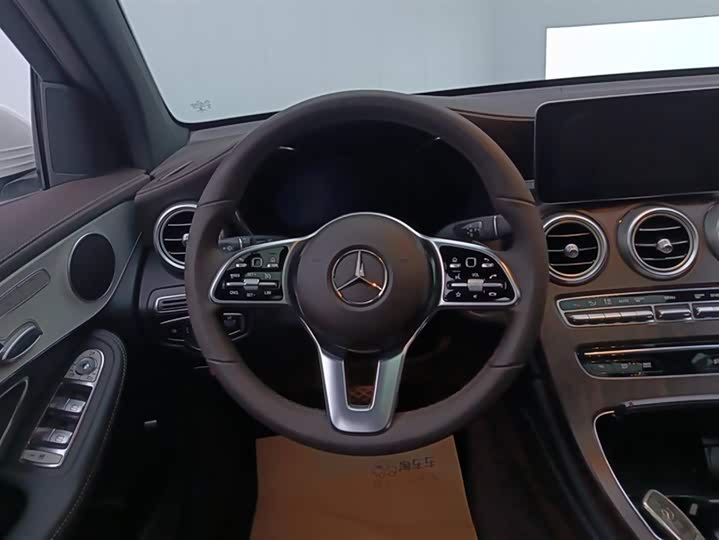 Фото 15 - Mercedes-Benz GLC-Class